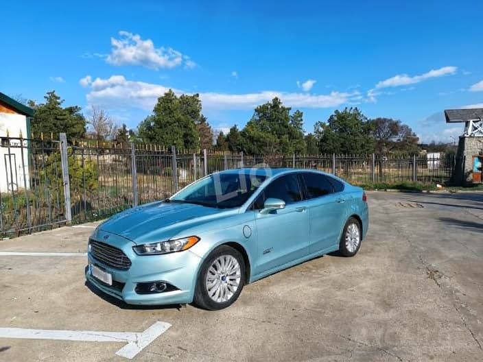 Ford Fusion Titanium Plug-in Hybrid — 9