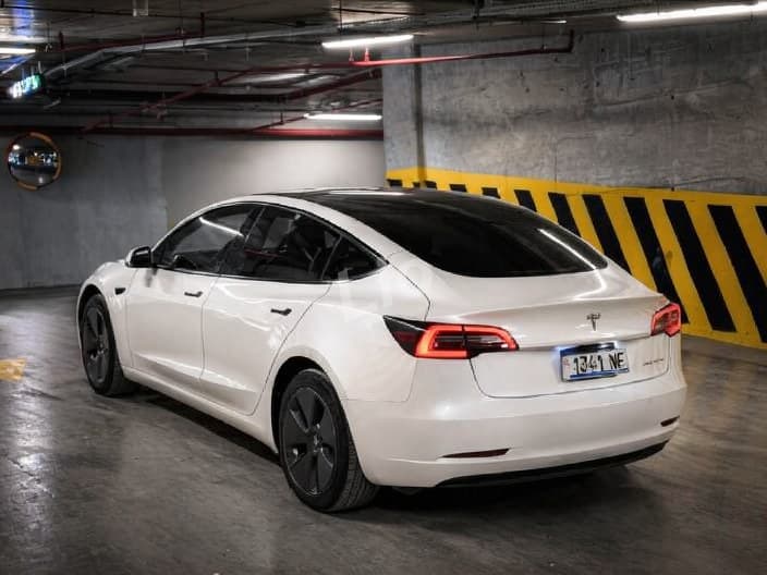 Tesla Model S — 4