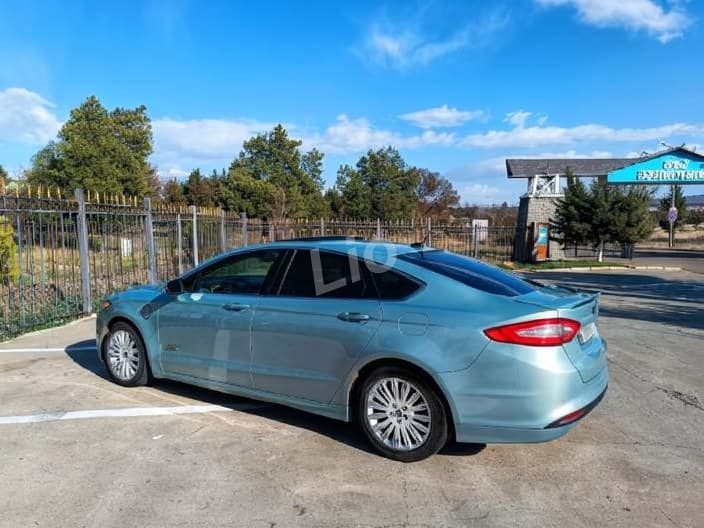 Ford Fusion Titanium Plug-in Hybrid — 4